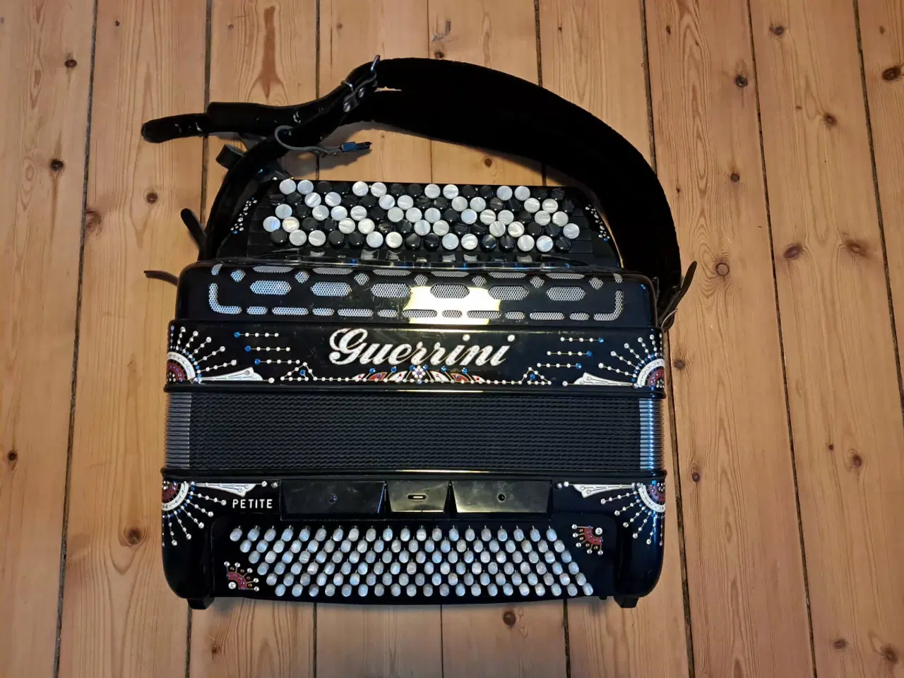 Billede 1 - Knapharmonika, 120 basser, Guerrini