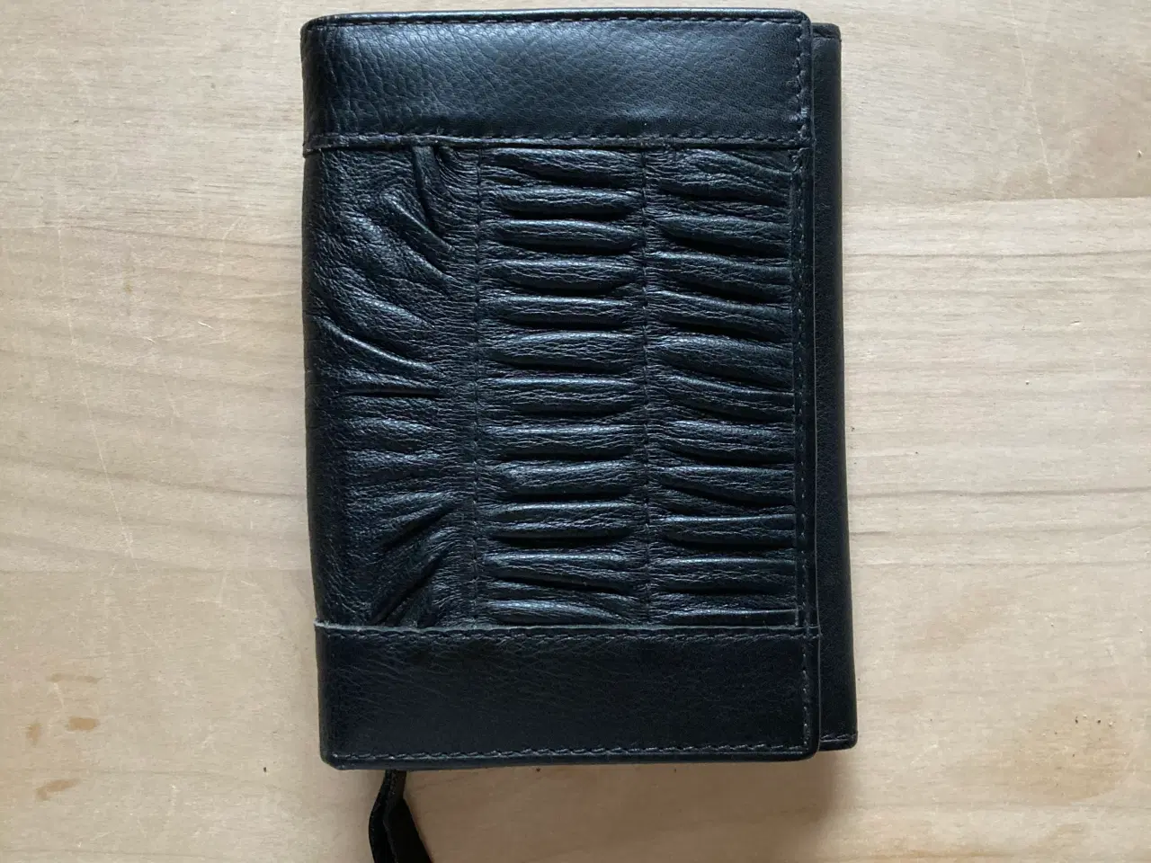 Billede 1 - Flot lille damepung i sort skind