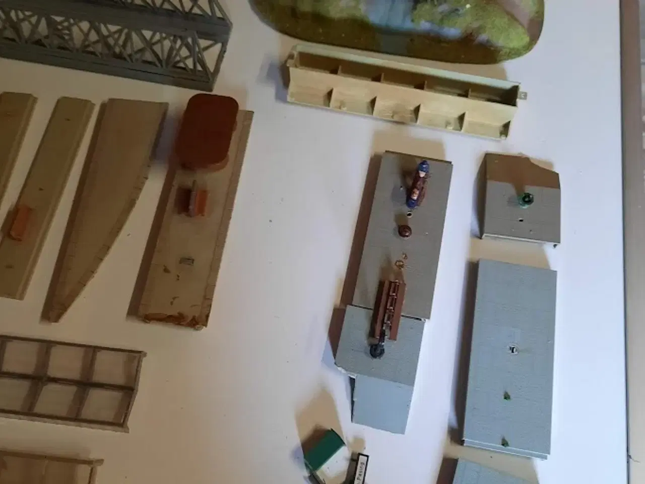 Billede 15 - Modeltog HO - lokomotiver - vogne - skinner - huse