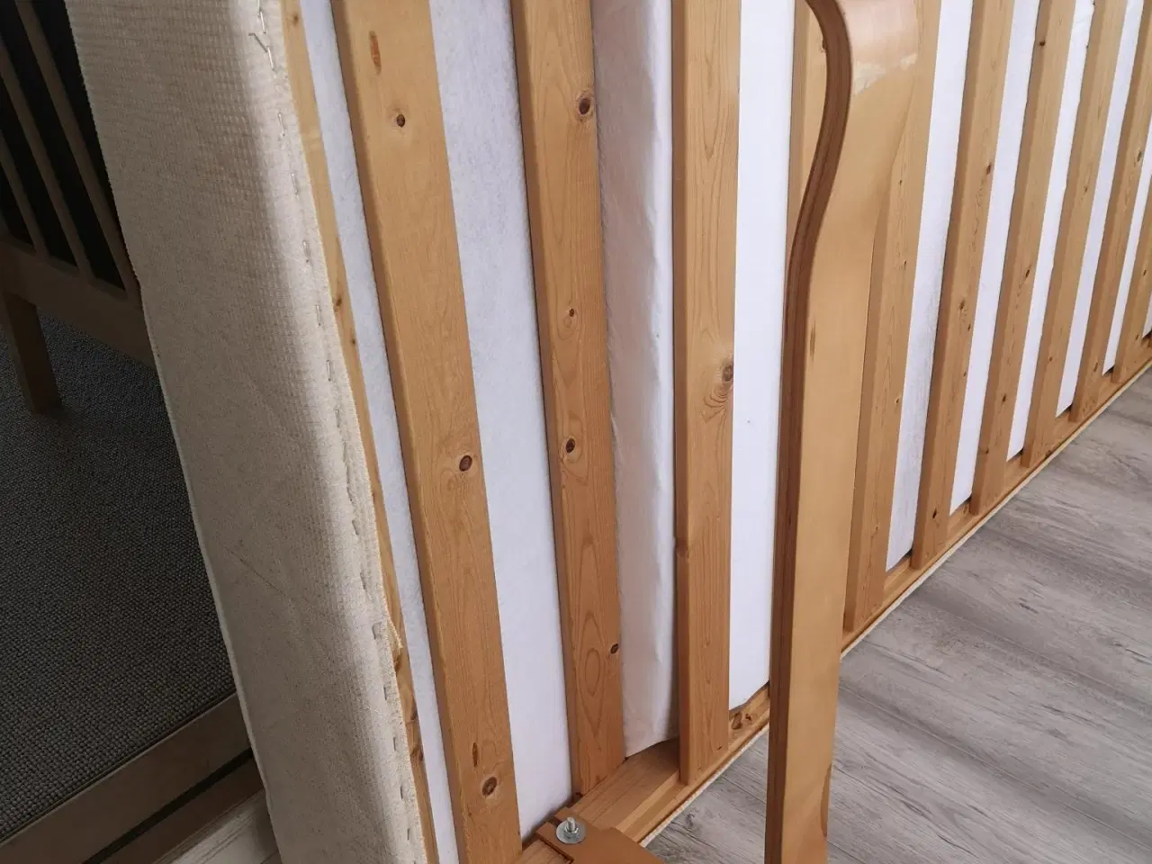 Billede 3 - 2 boksmadrasser med fine træfødder, 