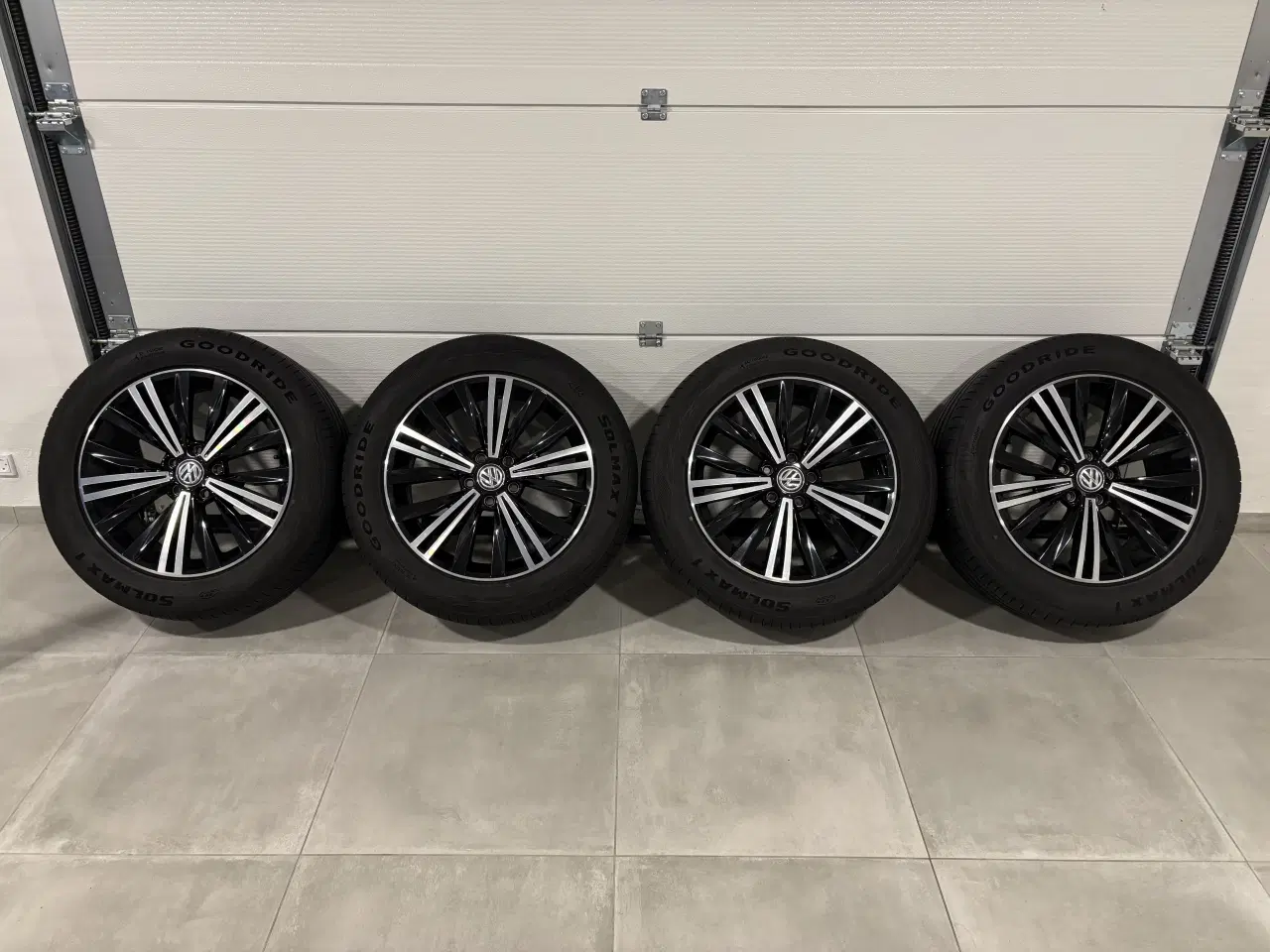 Billede 3 - VW sommerdæk med original fælge