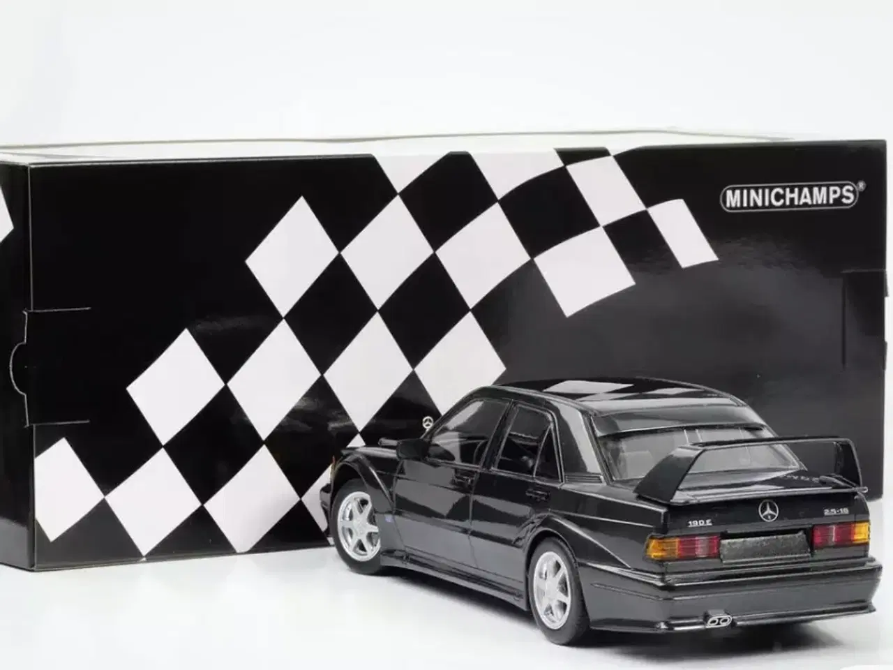 Billede 2 - 1:18 Mercedes 190E 2.3-16v EVOII 1990