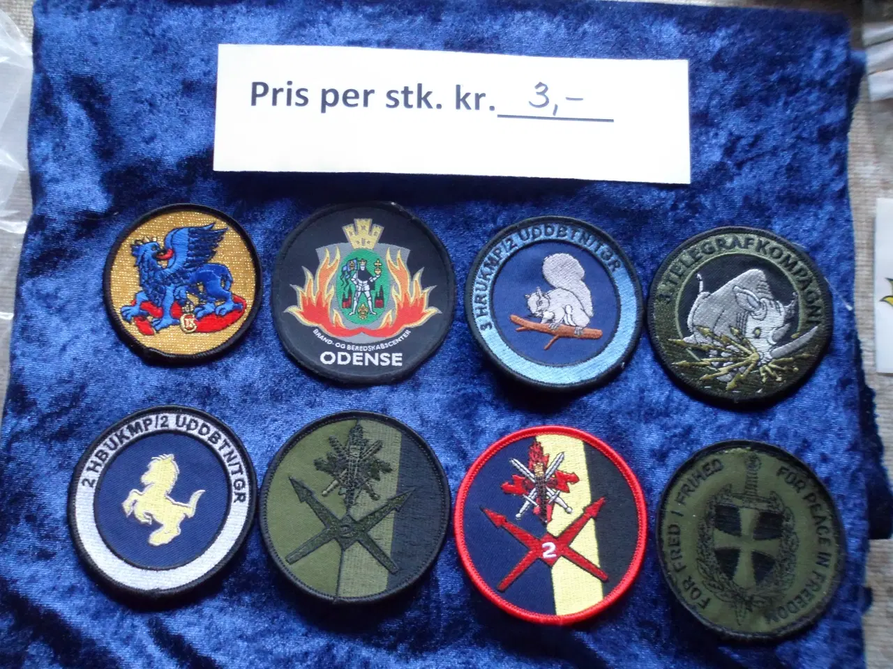 Billede 8 - Regimentsmærker m. m.