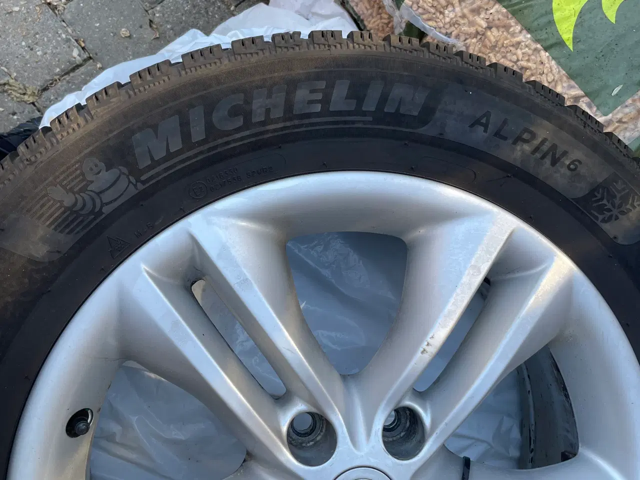 Billede 4 - Vinterdæk på originale Nissan alufælge