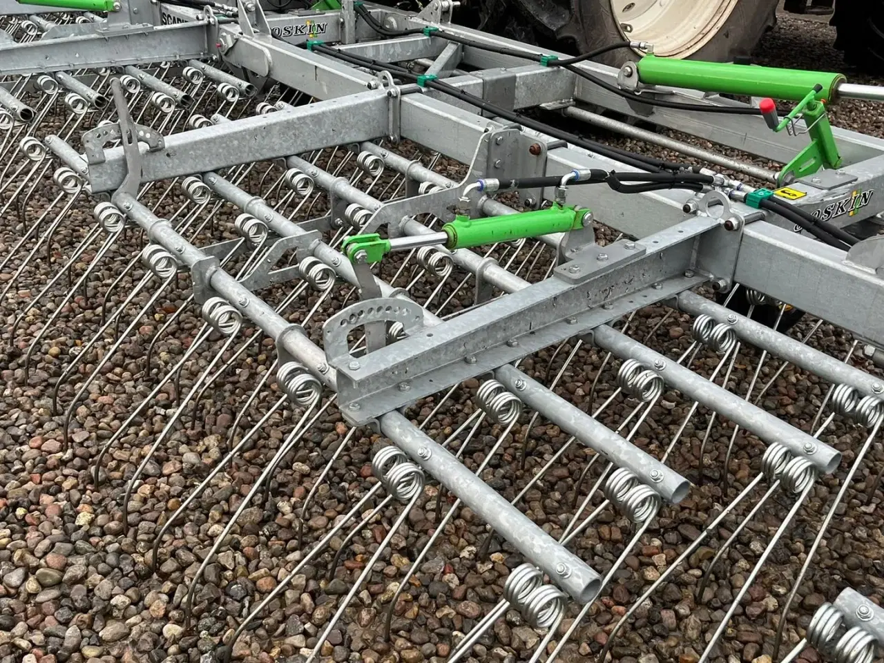 Billede 7 - Joskin SCARIFLEX 1200 R6S6 12m bredstrigle med 6rækker tænder. Noget at det ypperste man kan få.