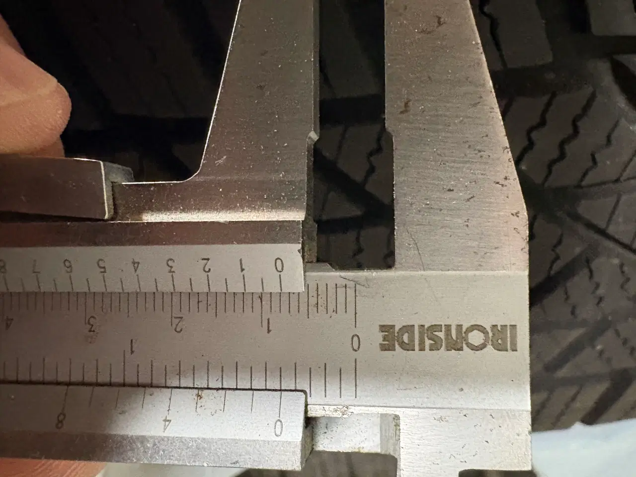 Billede 3 - 185/65 R15– 2xSportiva(8 mm) + 2xConti winter(5mm)