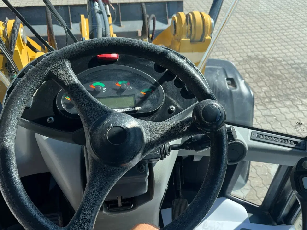 Billede 8 - CAT 906 M med skovl og gafler