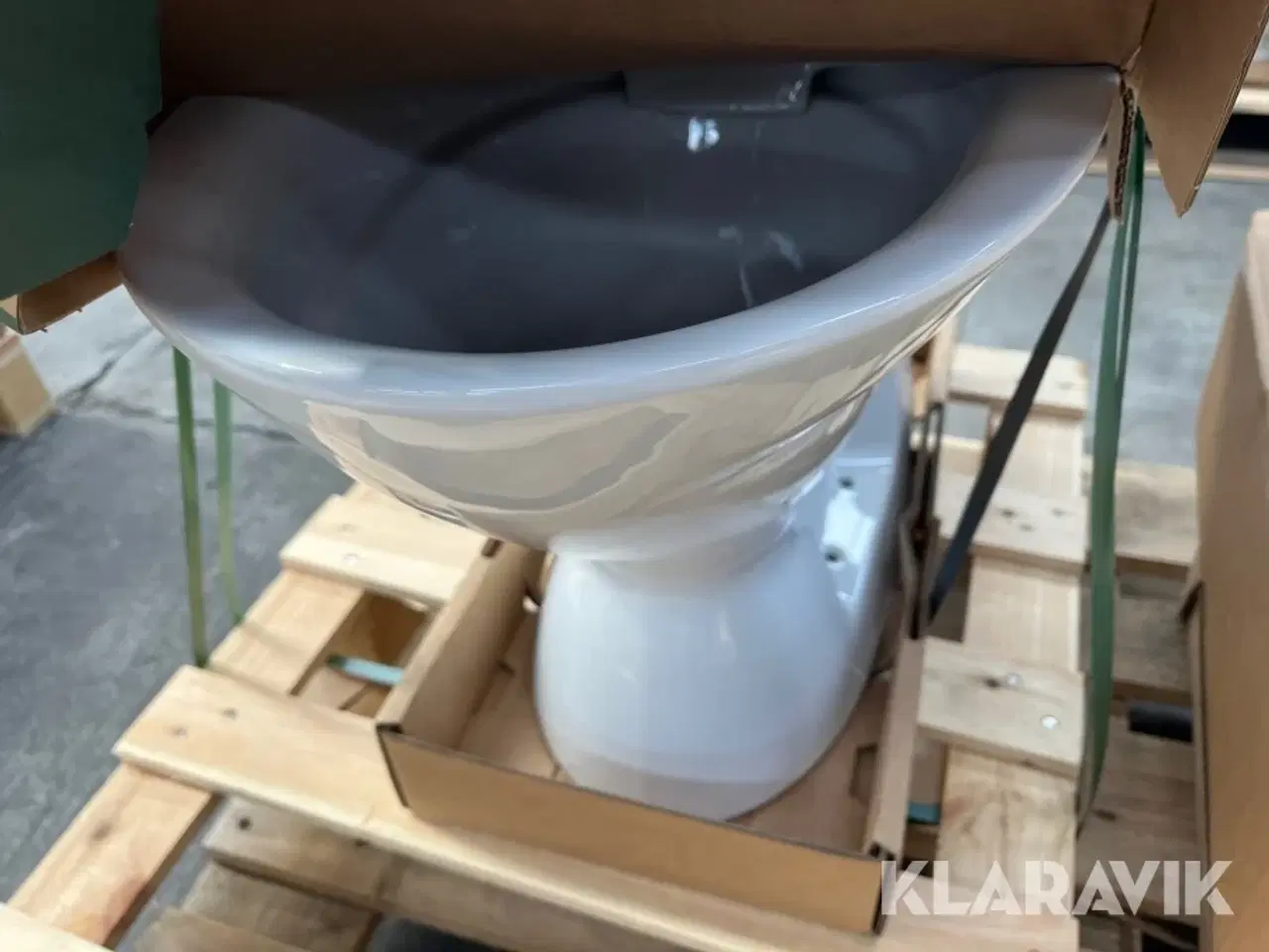 Billede 8 - Gulvstående toilet og to håndvaske