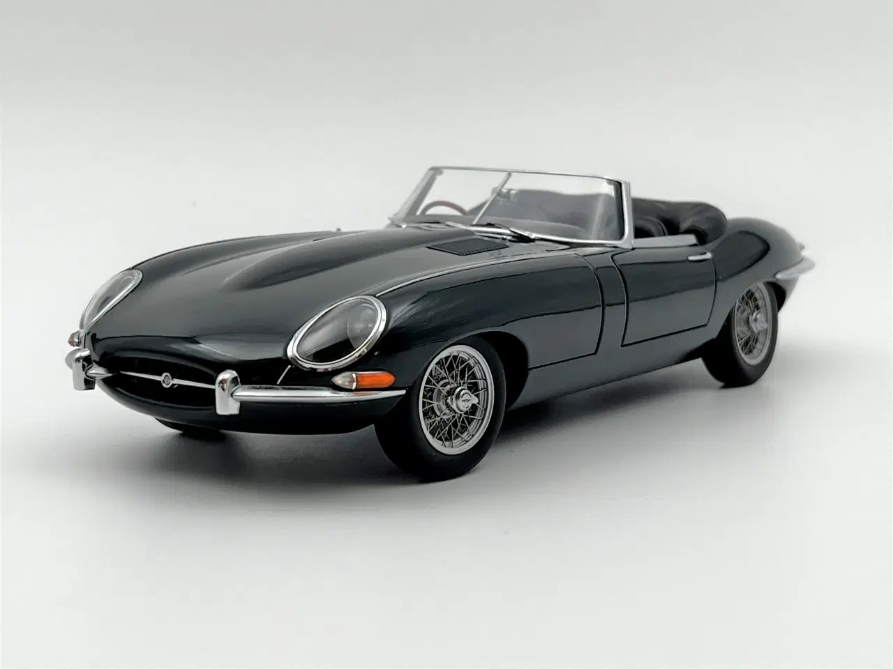 Billede 2 - AUTOart - 1961 Jaguar E-Type Roadster 3,8 - 1:18
