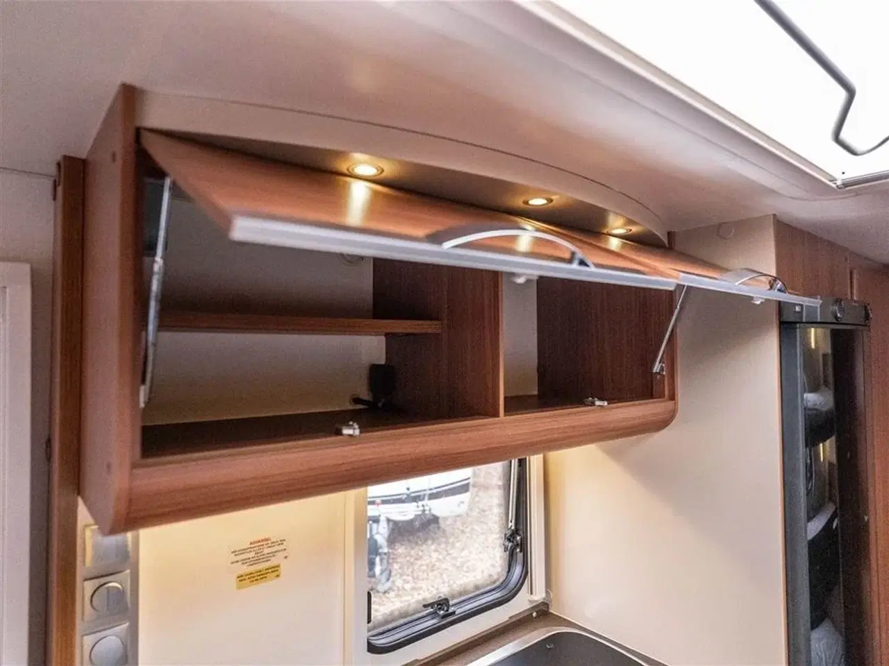 Billede 18 - 2013 - Adria Adora 563 PT   Rigtig fin vogn med køjer og dobbeltseng