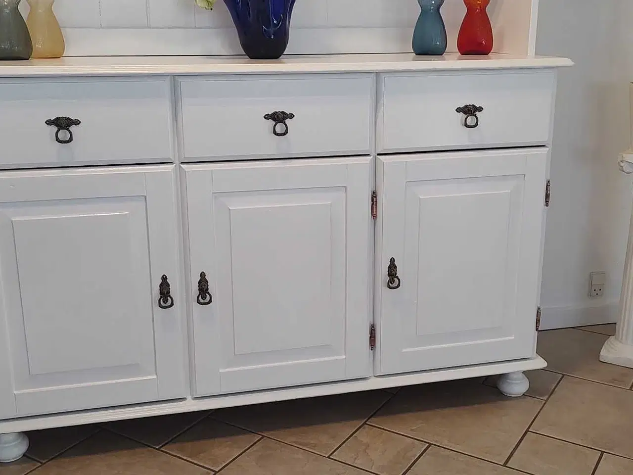 Billede 10 - Ny malet vitrineskab 