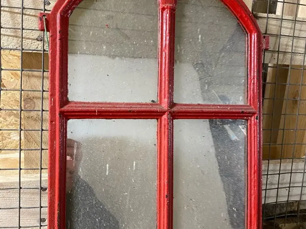 Billede 1 - Antik  vindue rød 