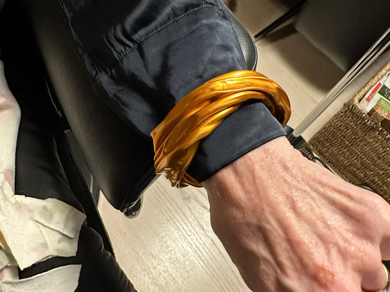 Billede 4 - Unik armring og øre clips i krøllet kobber