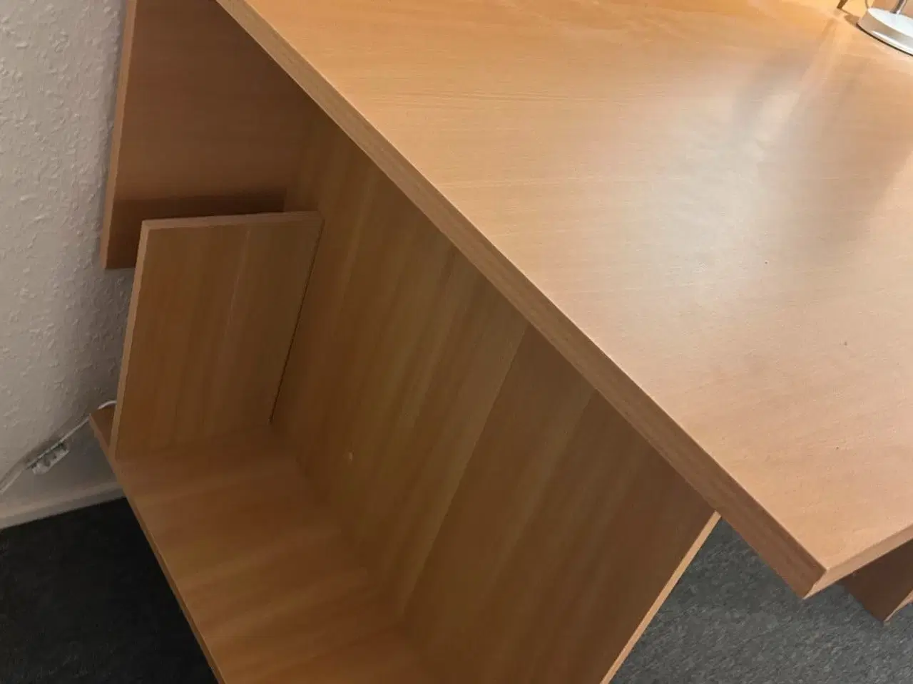 Billede 4 - Kontor bord og kontor stol