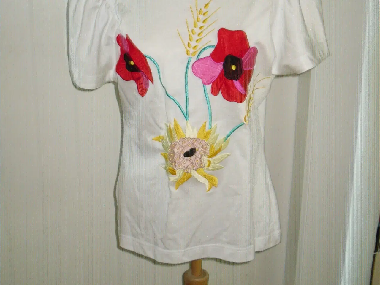 Billede 3 - FLOT; T-shirt fra Betty Banclay; Str. M.