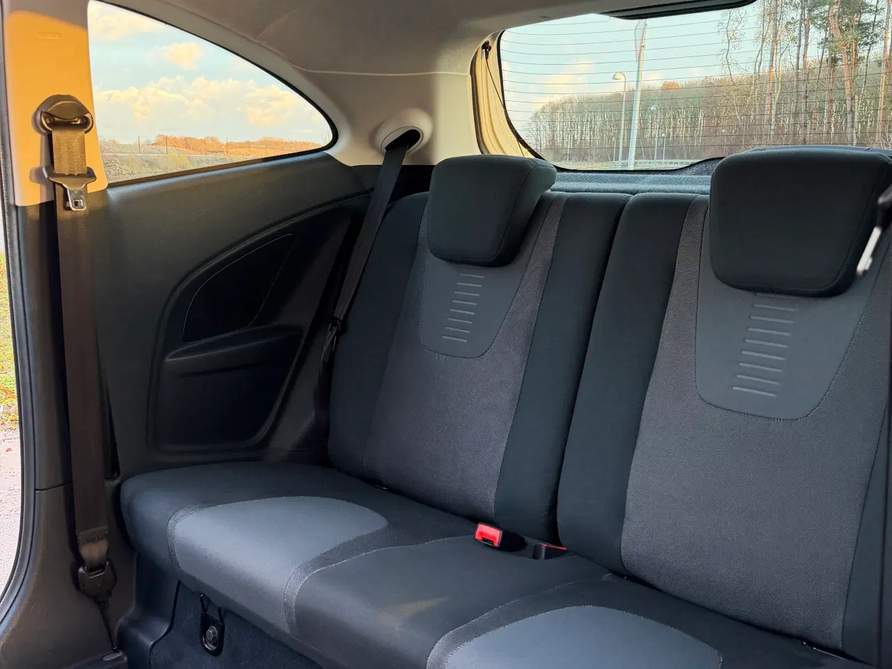 Billede 8 - Ford KA 1,2 Titanium - nysynet med aircon.