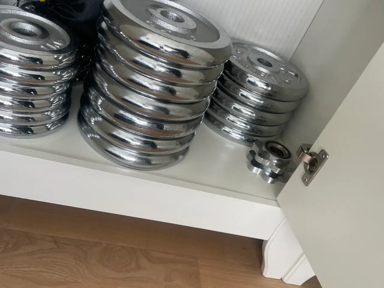 Billede 2 - Træningsbænk og stang + skiver 