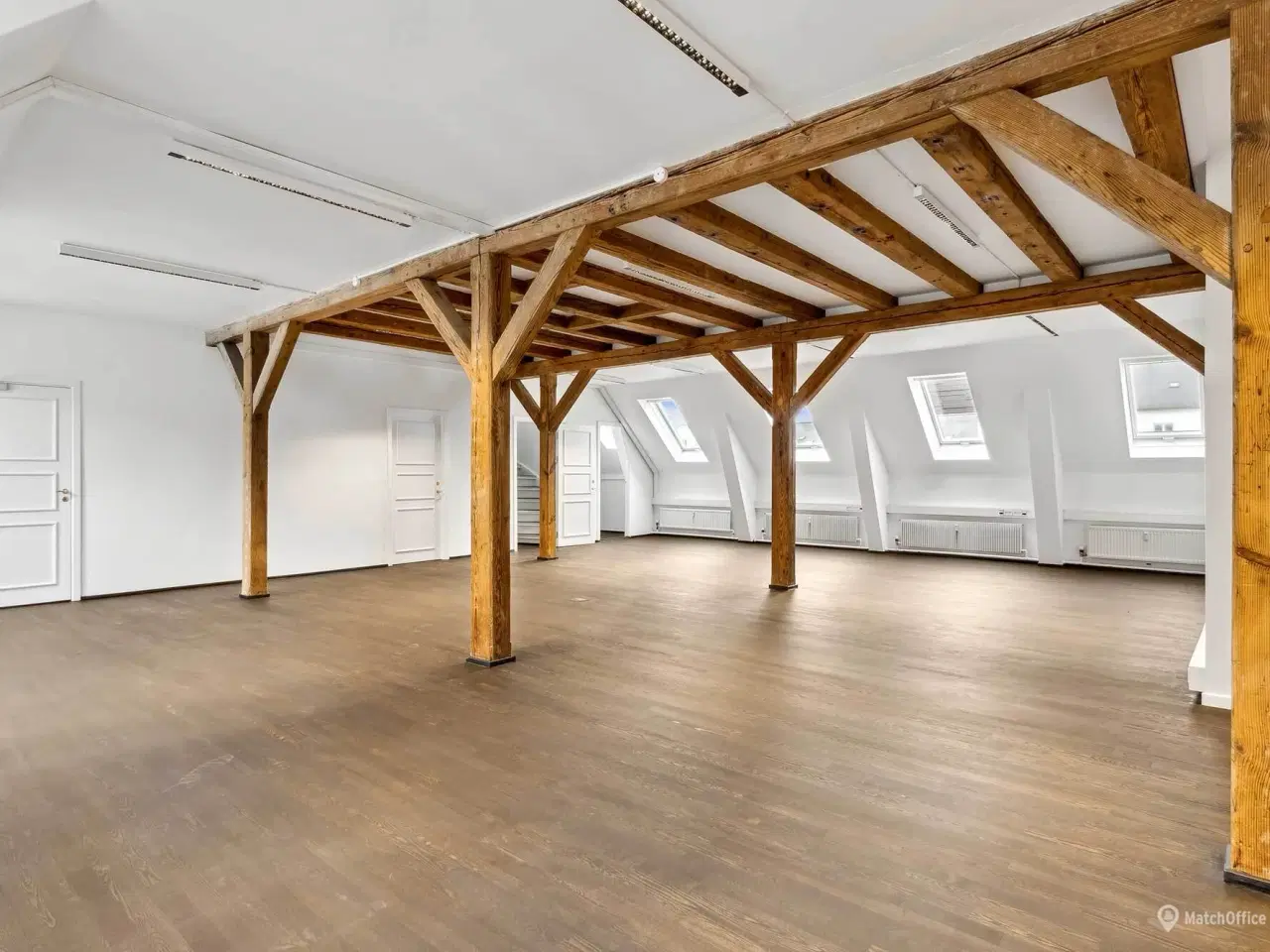 Billede 2 - Historisk pakhus med fritlagte bjælker og hyggelig brostensbelagt gård - kombineret med moderne Street Art Museum