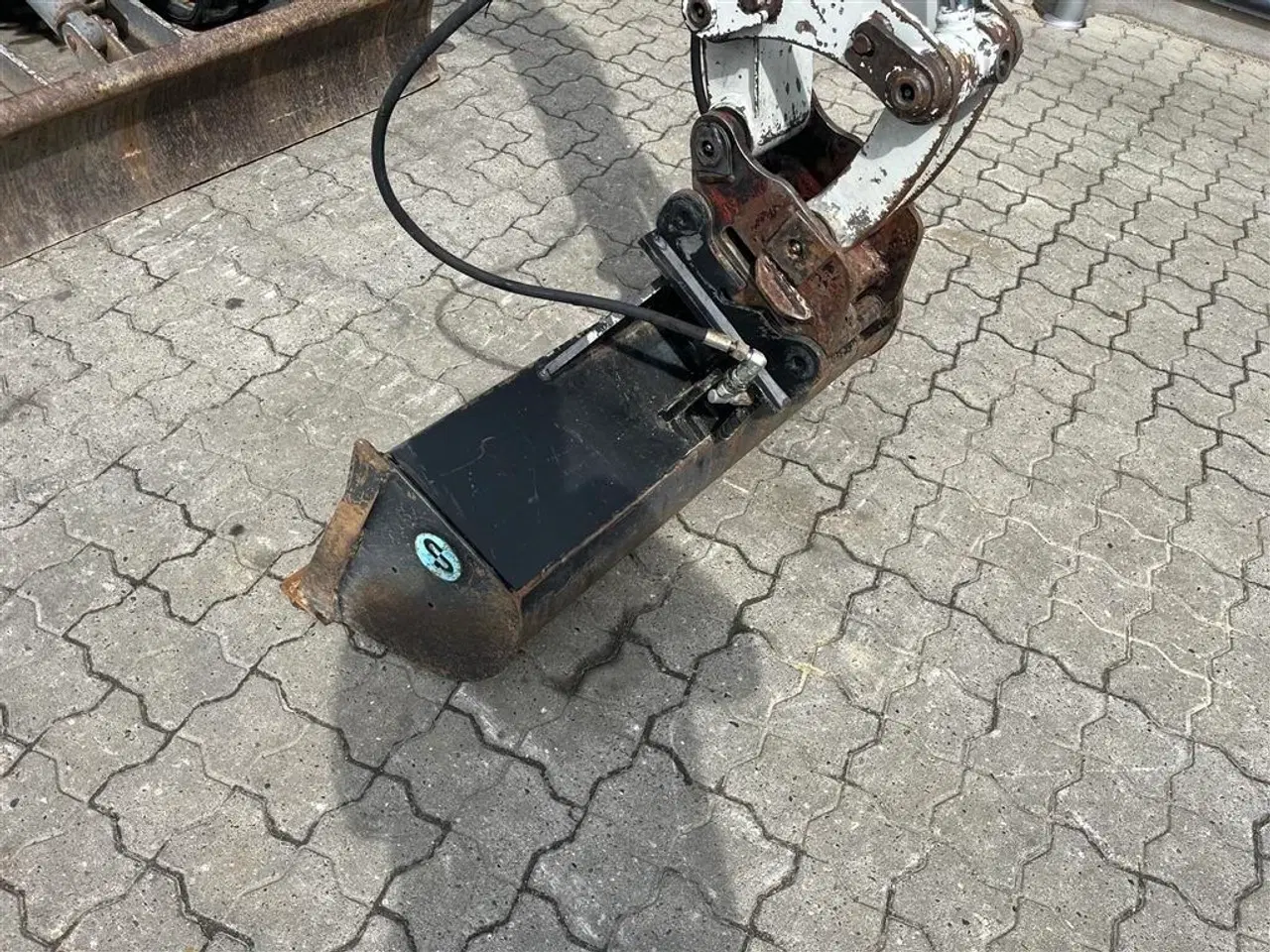 Billede 3 - Takeuchi TB 016 Halv automatisk fæste med kipbar planerskovl