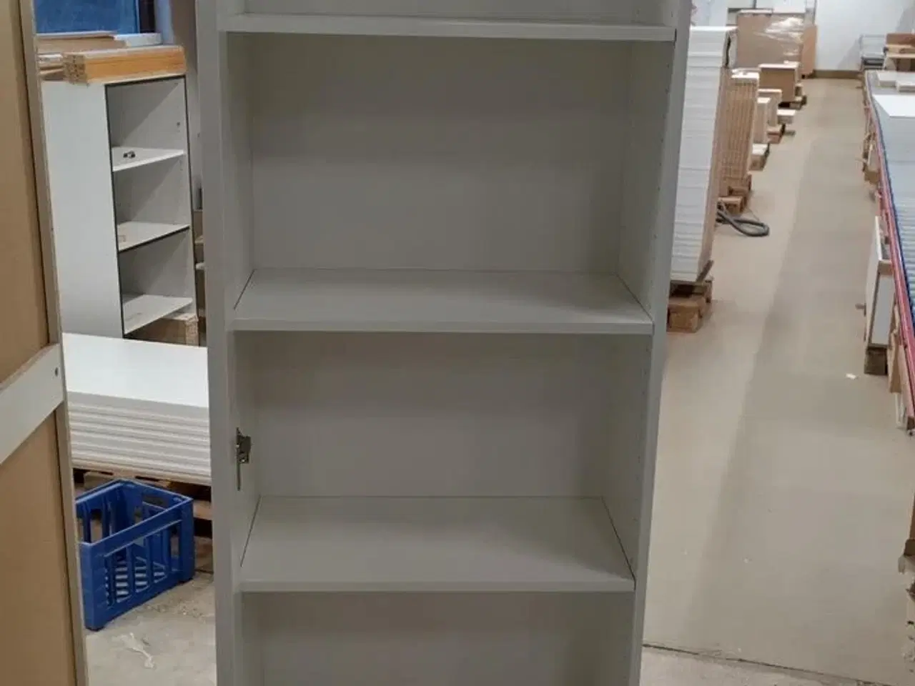 Billede 4 - 4 stk. usamlet højskabe H: 195,2 x B: 60 x D: 34,0 med låge og 16 hylder