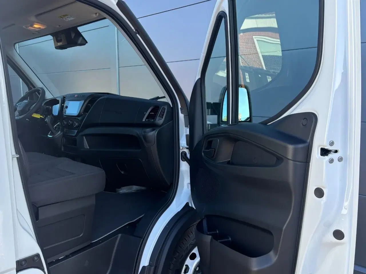 Billede 17 - Iveco Daily 2,3 35S16 9m³ Van AG8