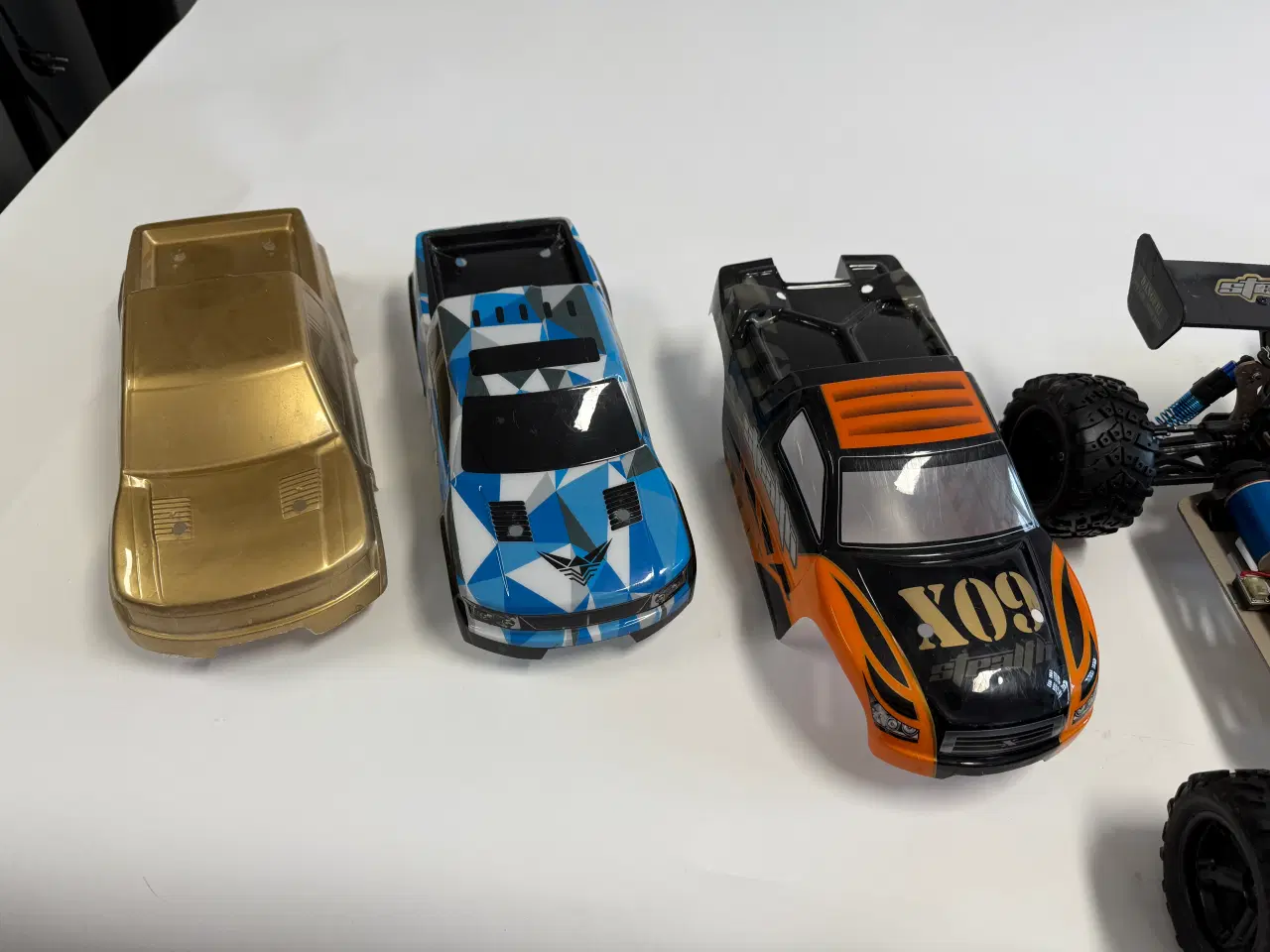 Billede 14 - RC sæt med 2 fjernstyrede 4X4 offroad biler m.v.