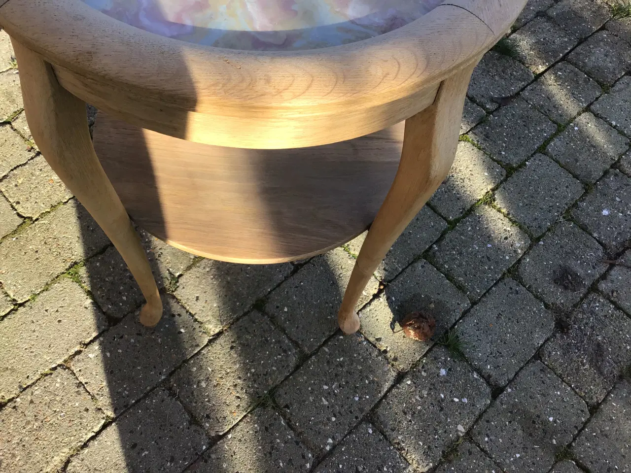 Billede 4 - Ældre rundt bord med glasplade og hylde