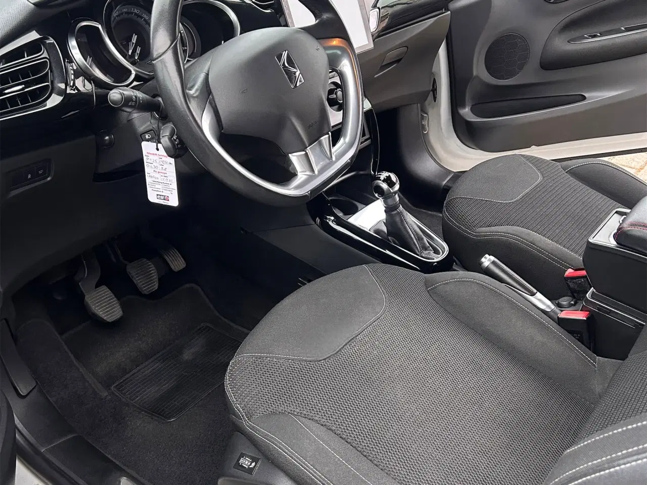 Billede 5 - DS 3 1.6 HDi – Økonomisk og velholdt bil til salg.