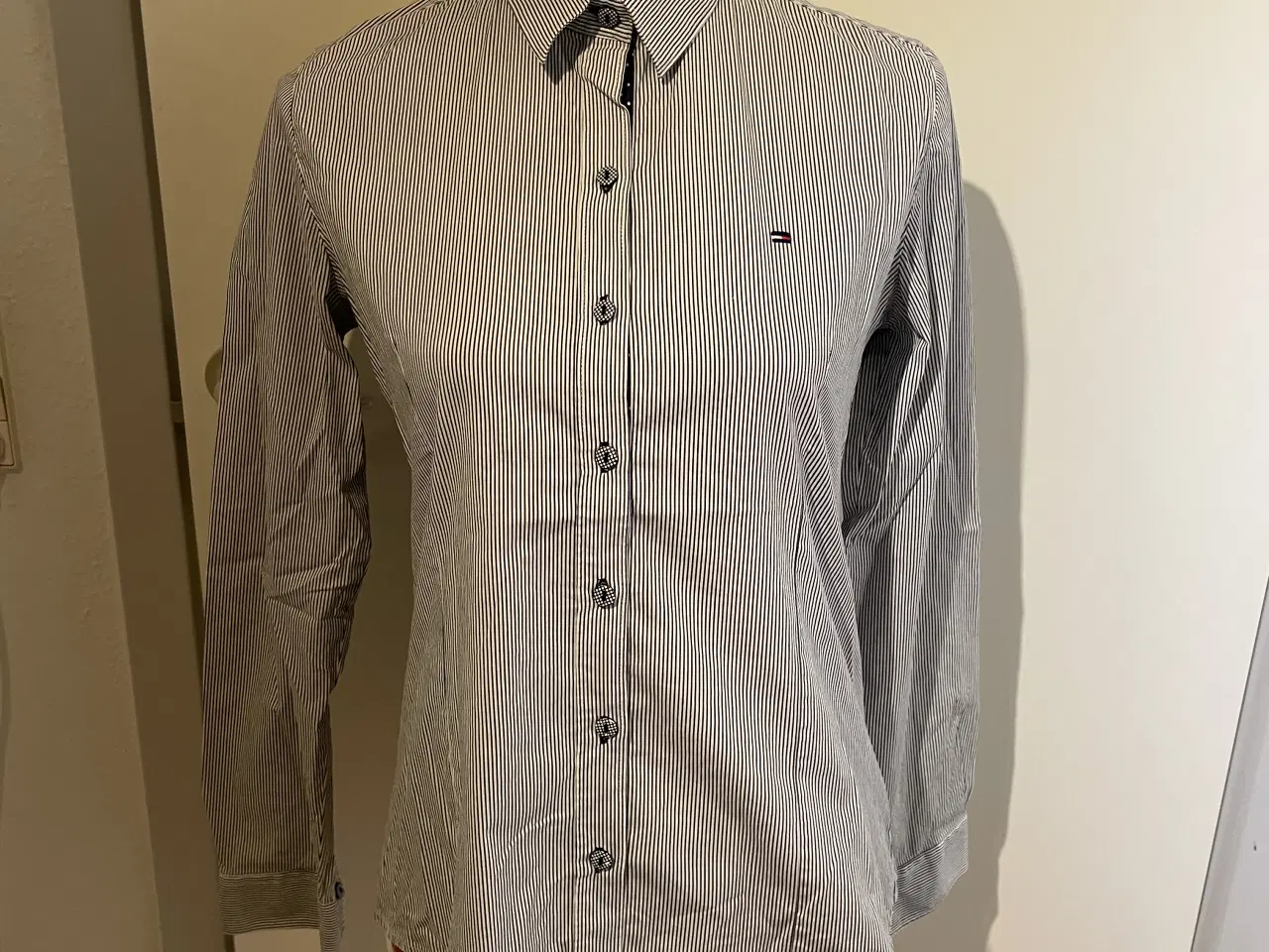 Billede 1 - Tommy Hilfiger - dame skjorte