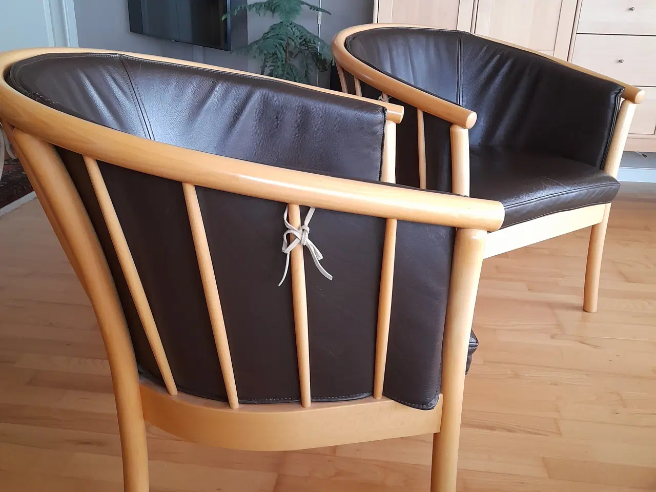 Billede 3 - 2 personers lædersofa med 2 stole