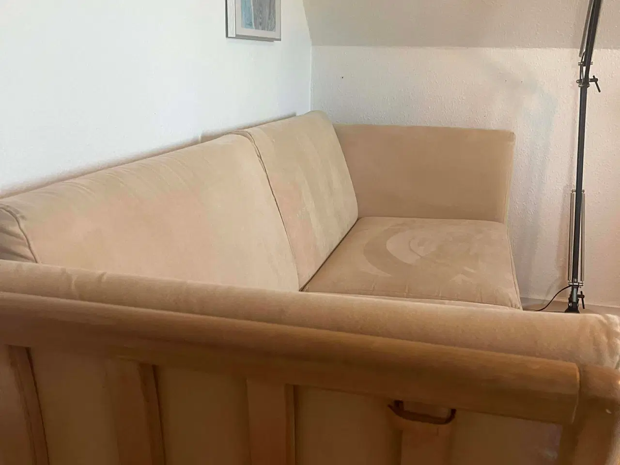 Billede 3 - Massivt træ med ruskind