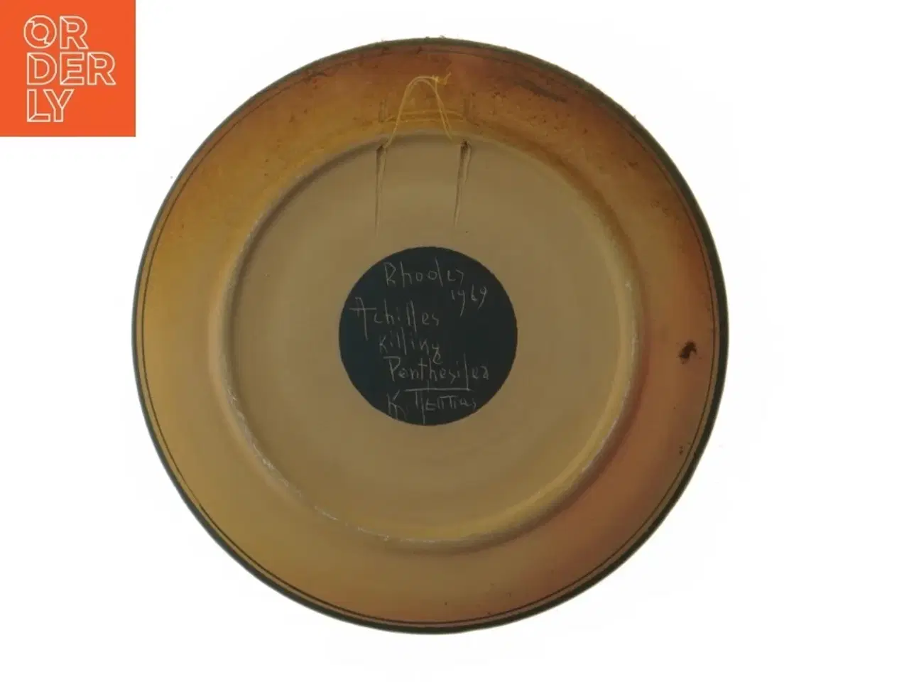 Billede 2 - Dekorativ tallerken med motiv (str. Ø 19,5 cm)