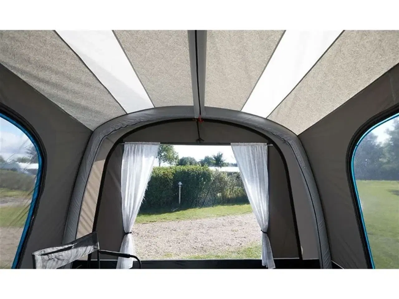 Billede 2 - Ventura Vivo High. Vulsthøjde på 270-290 cm     Helt nyt lufttelt Vivo High fra Ventura har kun været stillet op for at vise det. Passer kun til ekstra høje vogne.   8000.00 kr