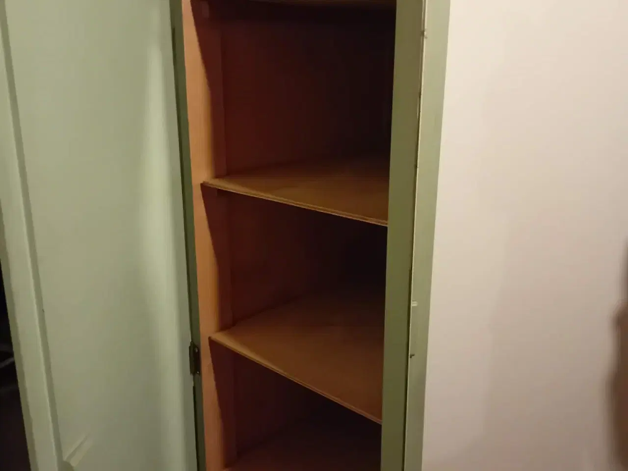 Billede 2 - Charmerende antikt grønt skab i jugendstil