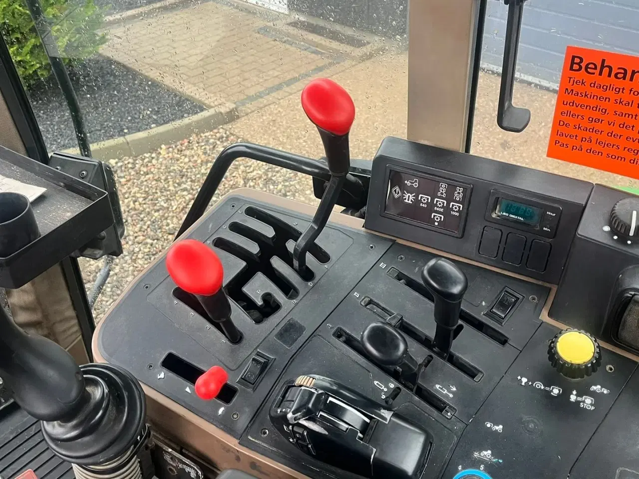 Billede 6 - John Deere 6506 Med frontlæsser og vendegear ved rattet samt nye fordæk