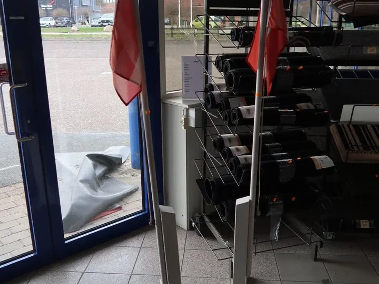 Billede 1 - 2 stk. flag