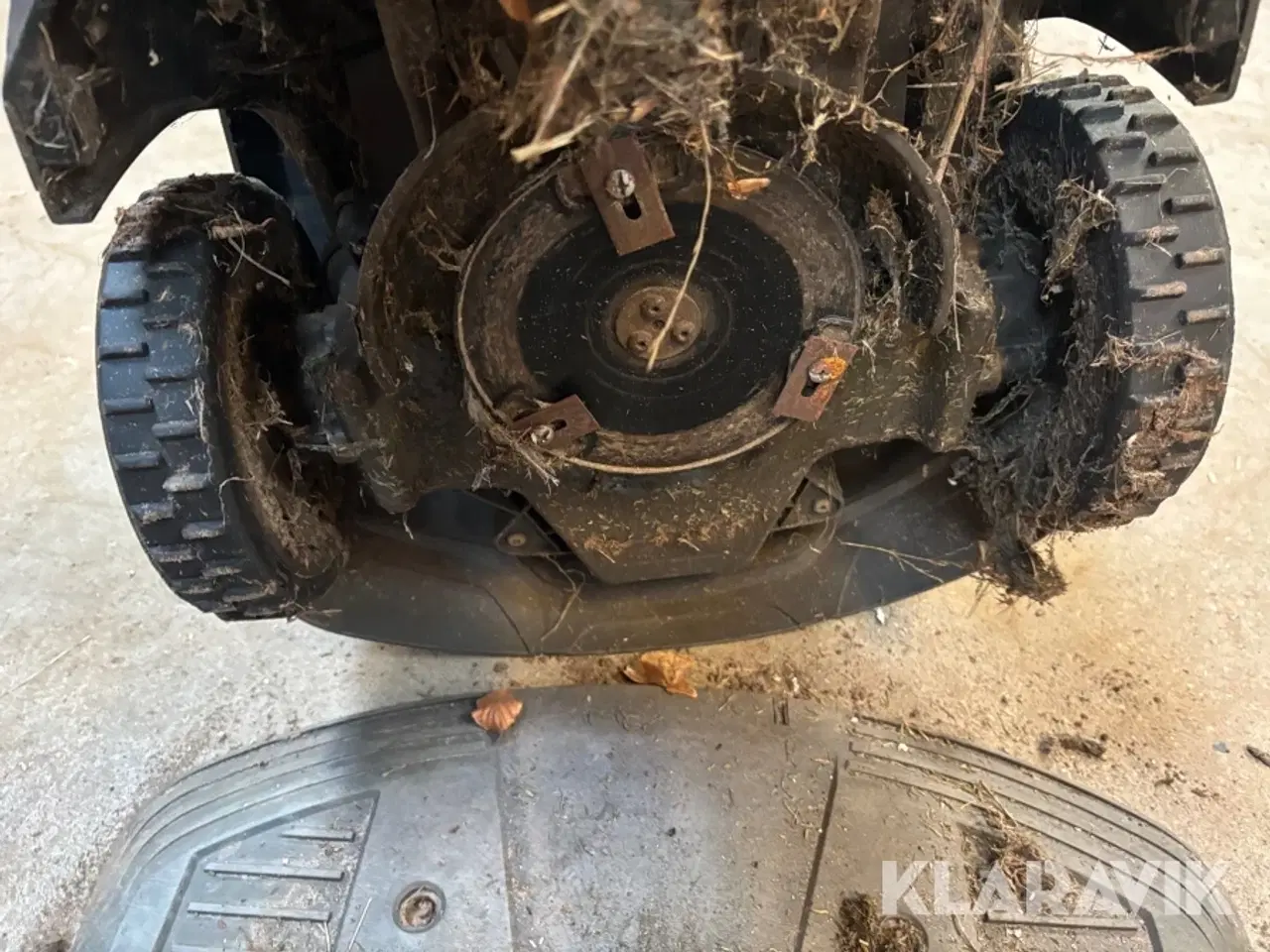 Billede 10 - Robot plæneklipper Husquarna 305 med ladeplade