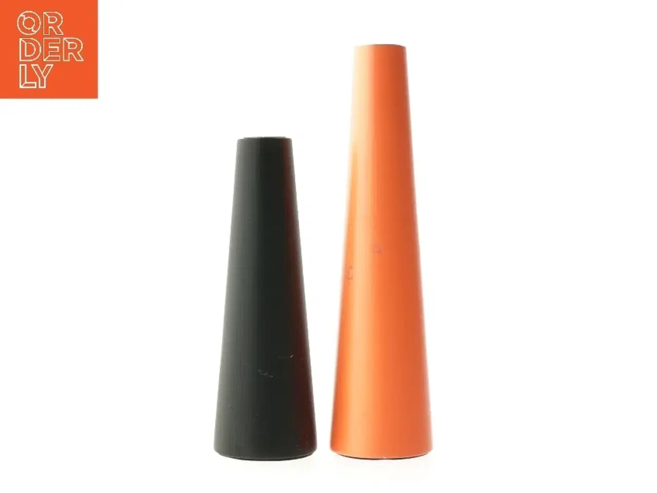 Billede 1 - To lysestager i konisk form (str. 23 og 18 cm)