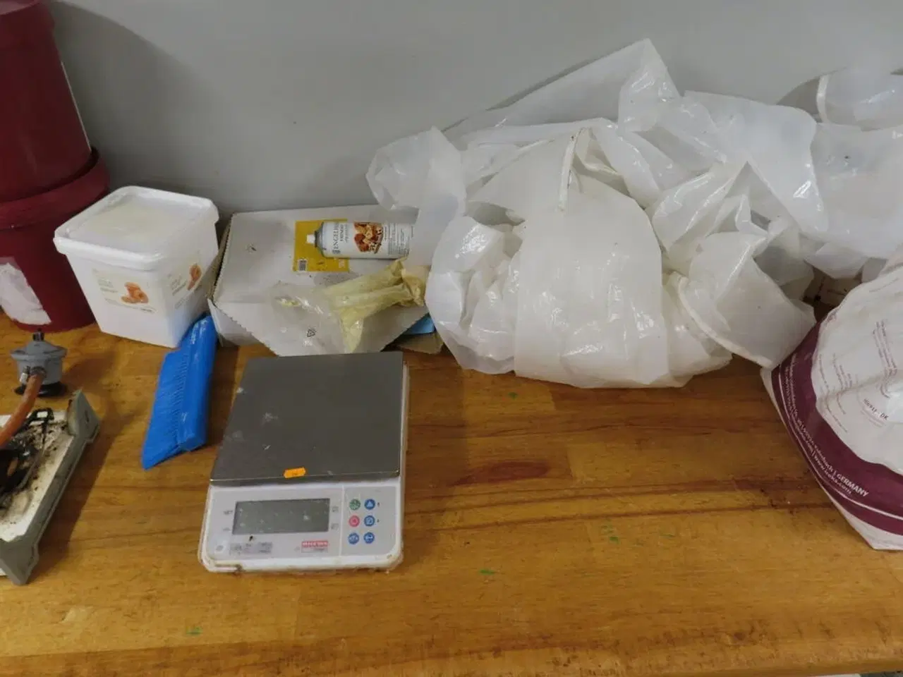 Billede 6 - Arbejdsbord med indhold