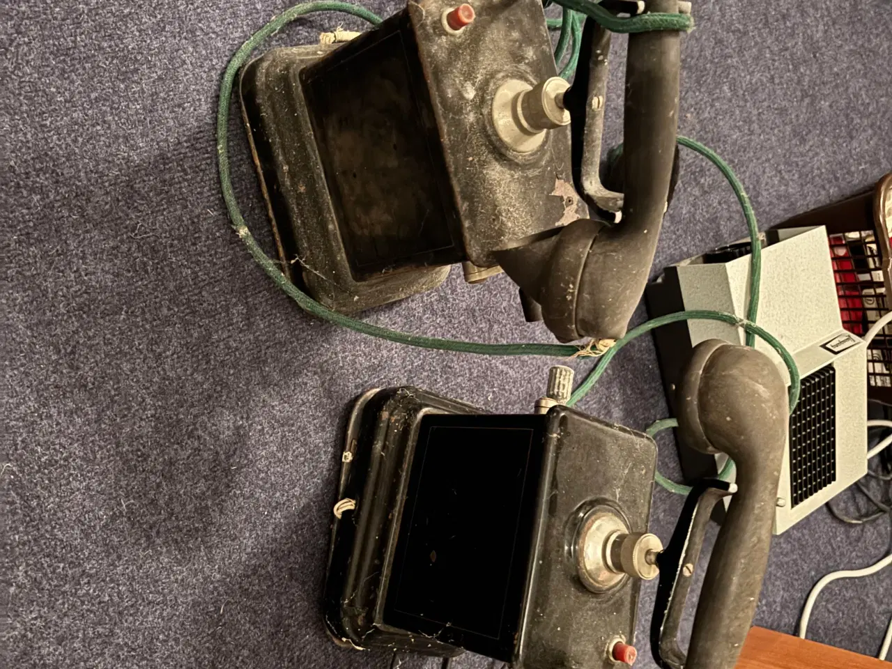 Billede 2 - Antik telefoner med håndsving 2 stk.