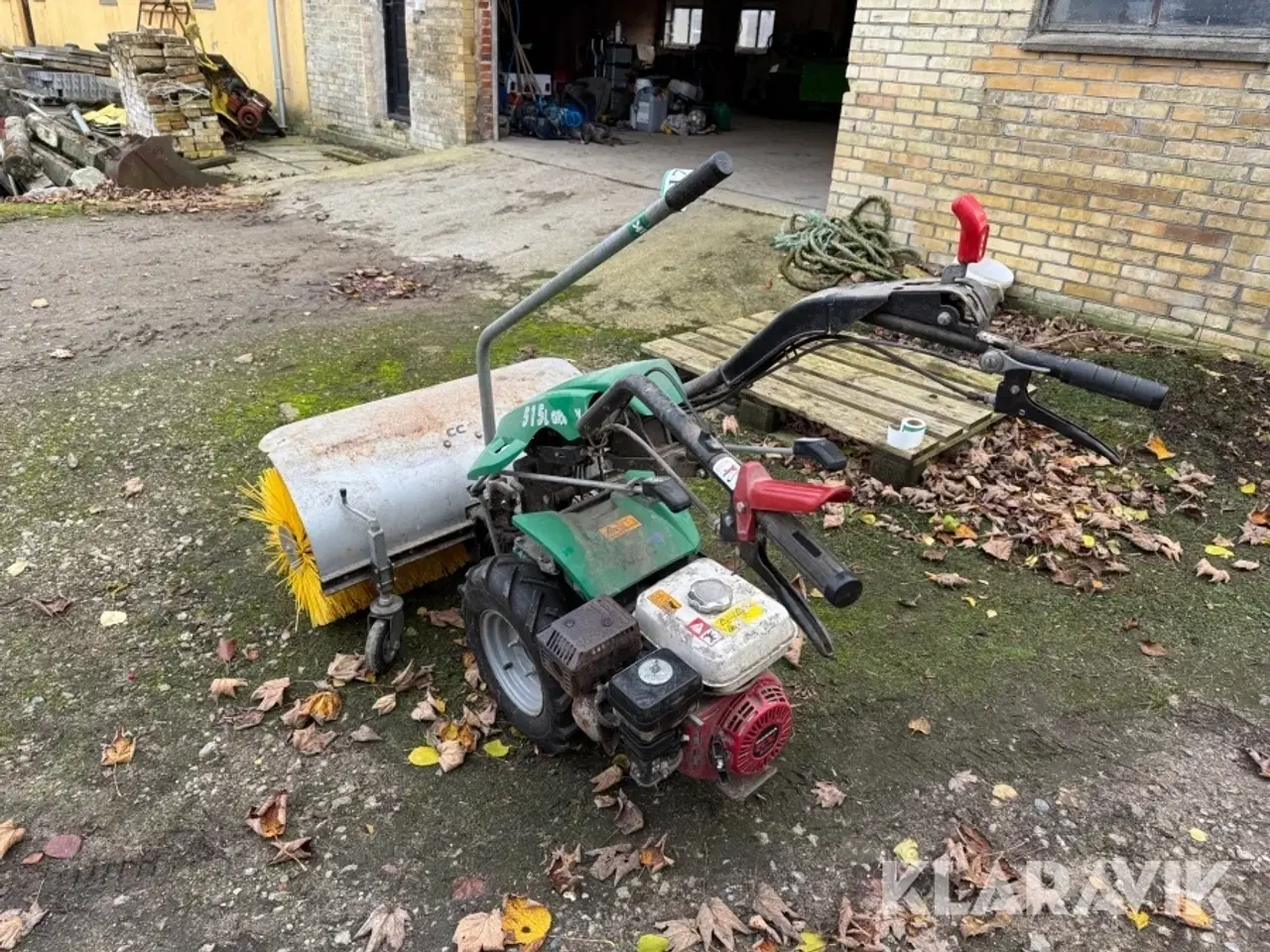 Billede 4 - Redskabsbærer med kost og sneplov Ferrari 515L grifon