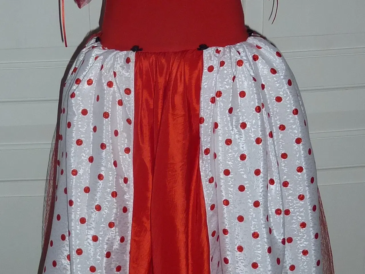 Billede 4 - Prinsessekjole til leg & udklædning. Str. 6-9 år.