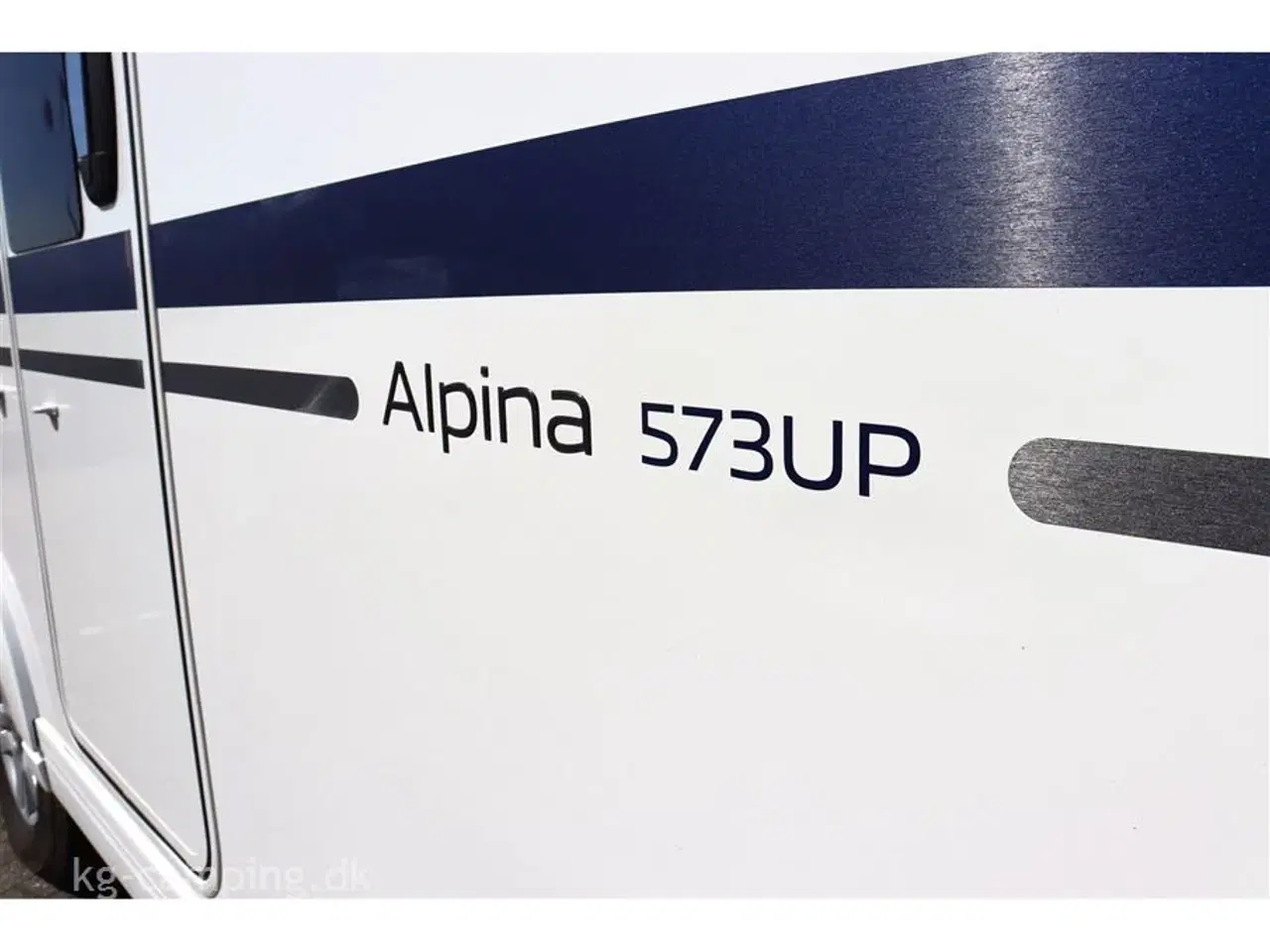 Billede 4 - 2019 - Adria Alpina 573 UP   Velholdt Luksus Vogn med kæmpe rundsiddegruppe.