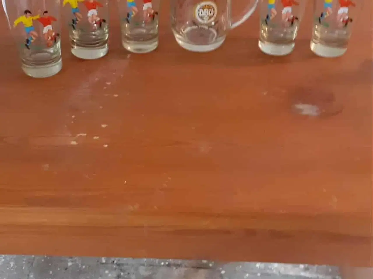 Billede 1 - 5 glas og et DBU krus med navne på kruset giv et b