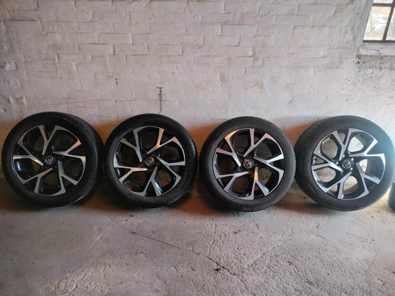 Billede 1 - 🚗 Toyota 18” Alufælge med Michelin sommerdæk!