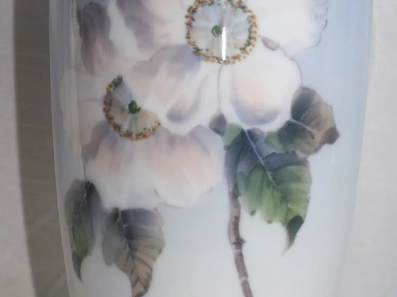 Billede 2 - Vase med blomstrende vildrose, 