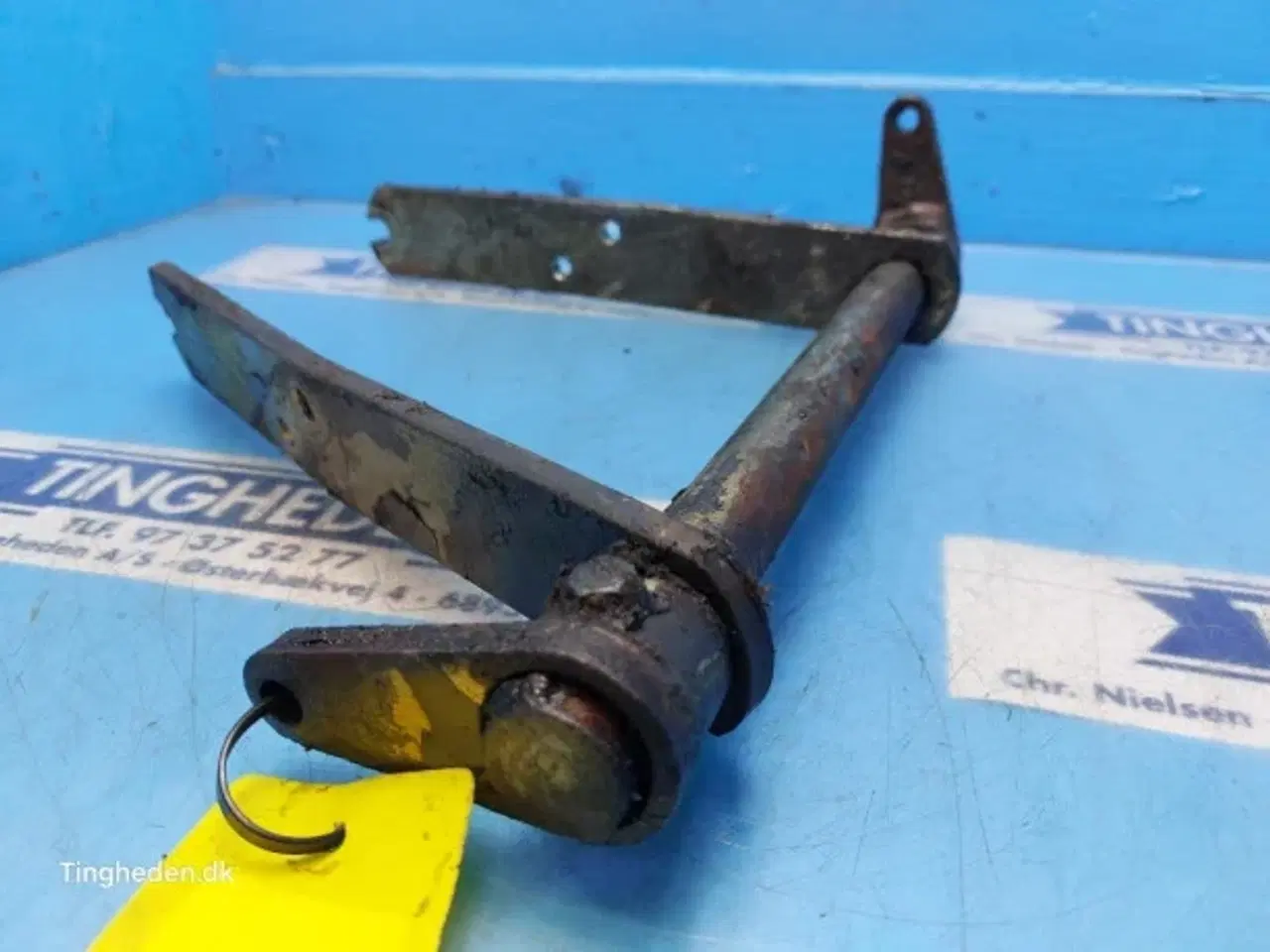 Billede 3 - Massey Ferguson 690 Håndbremse Beslag 1681539M92