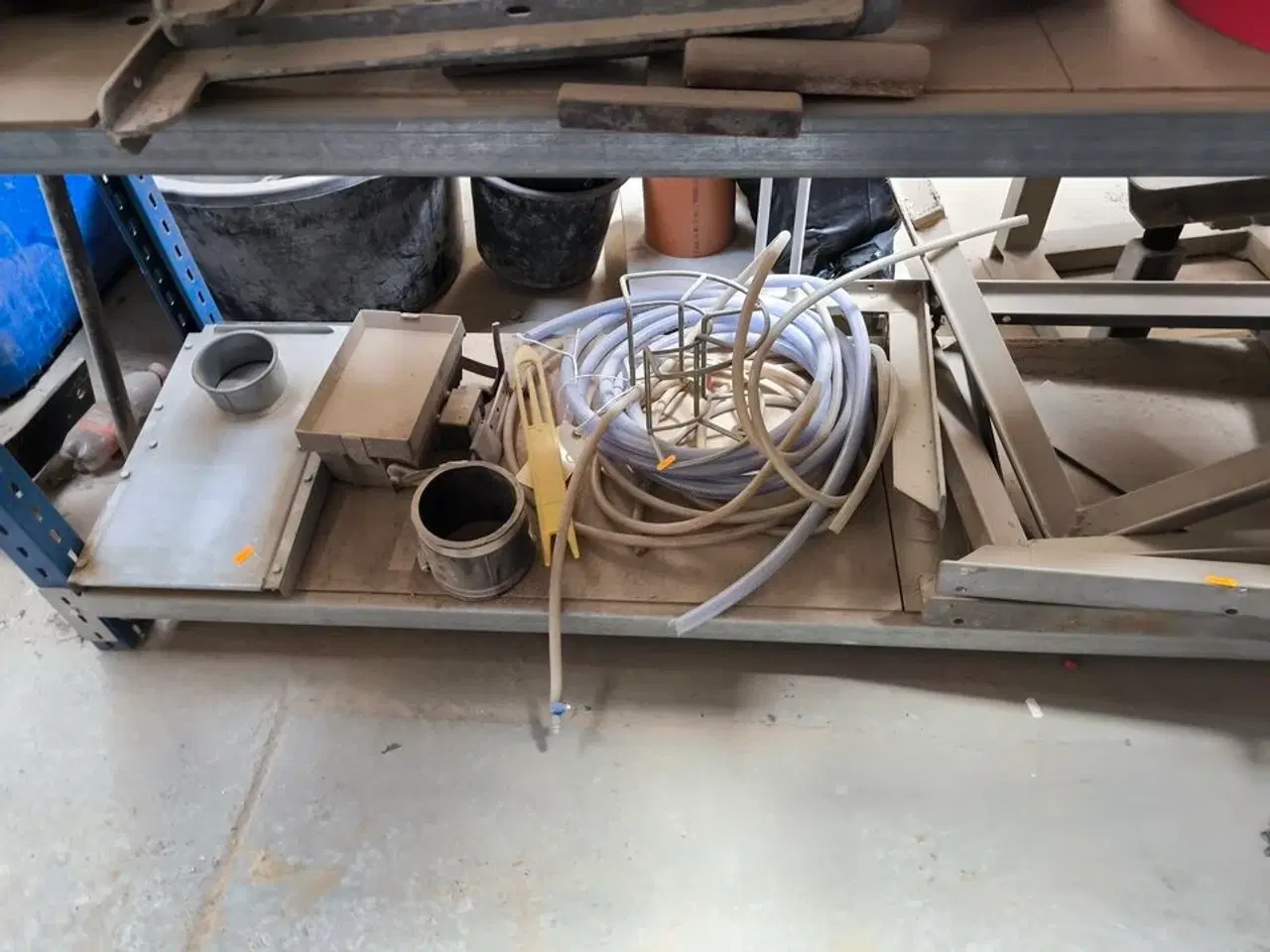 Billede 18 - Indhold på reol (venstre fag)