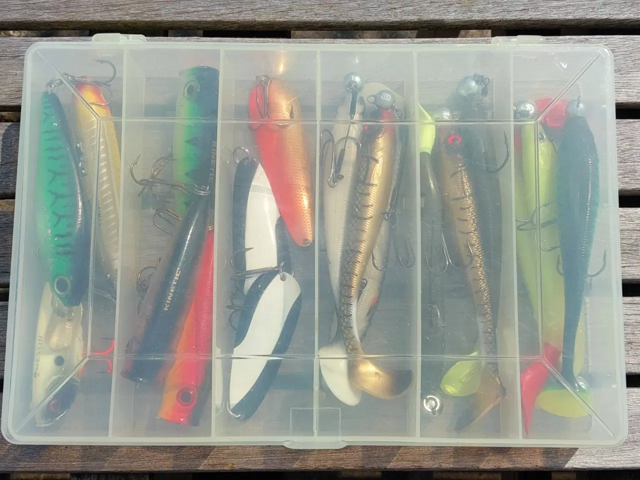 Billede 2 - Boks med fede agn til sommergedderne 