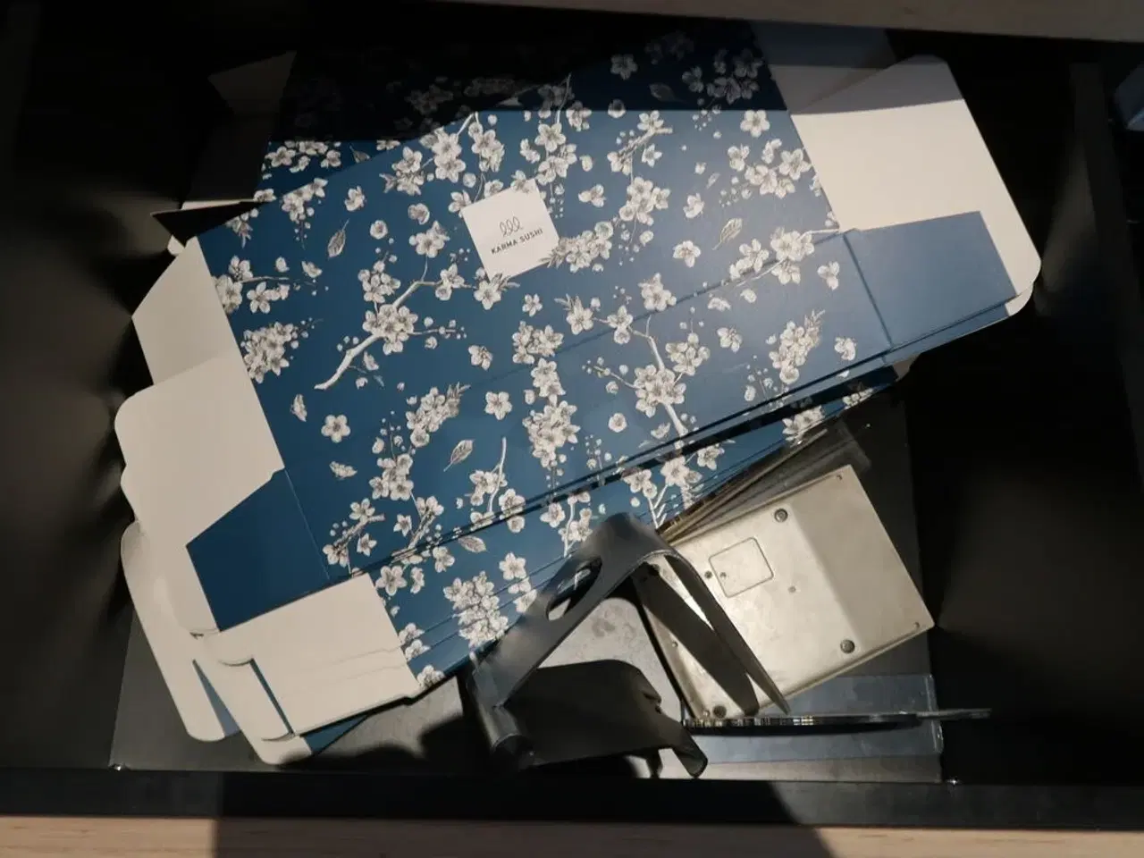 Billede 11 - Disk med indhold i skuffer